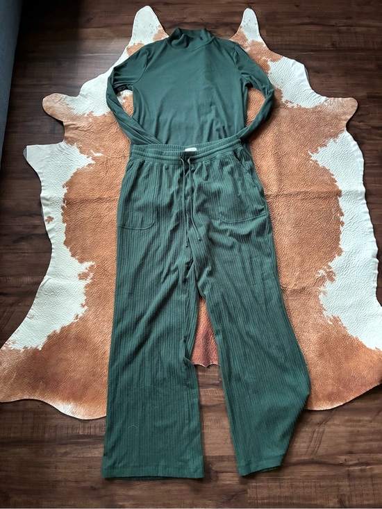 Wonderly Other - Wonderly Forest Green Ribbed Wide-Leg Lounge Pants